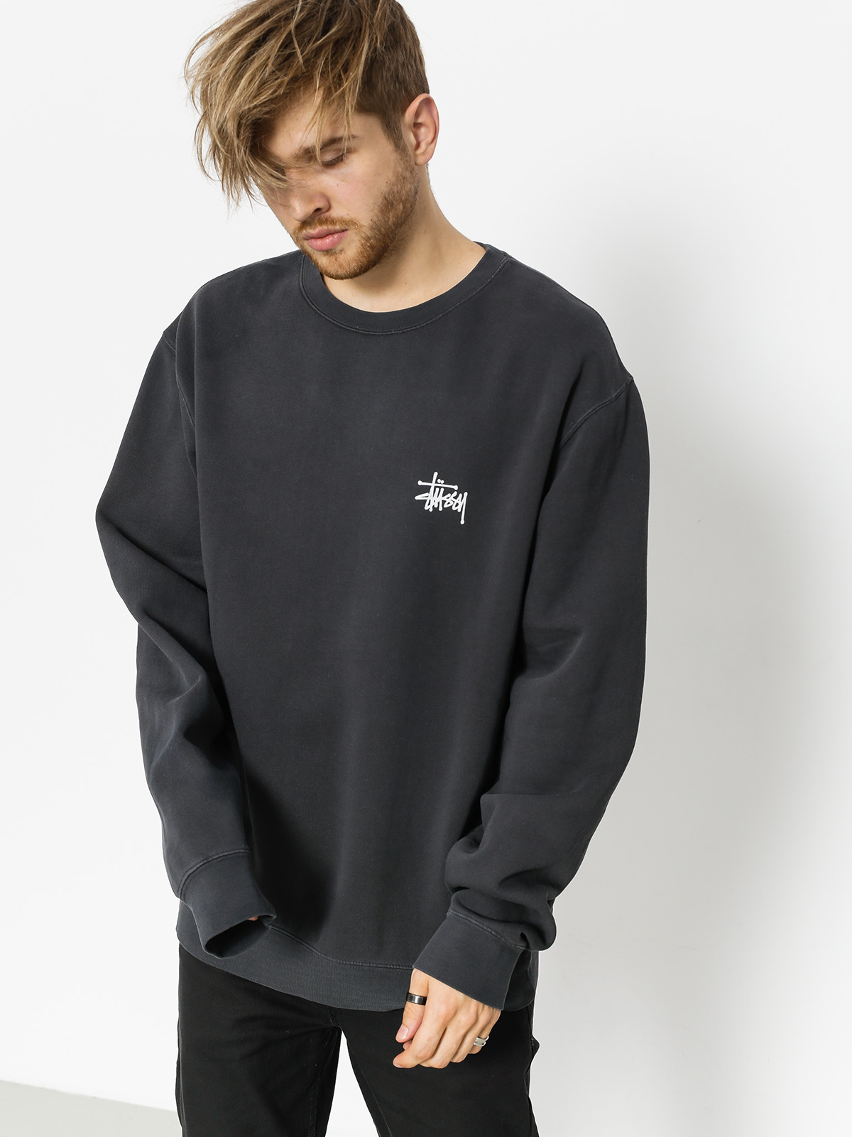 basic stussy crewneck