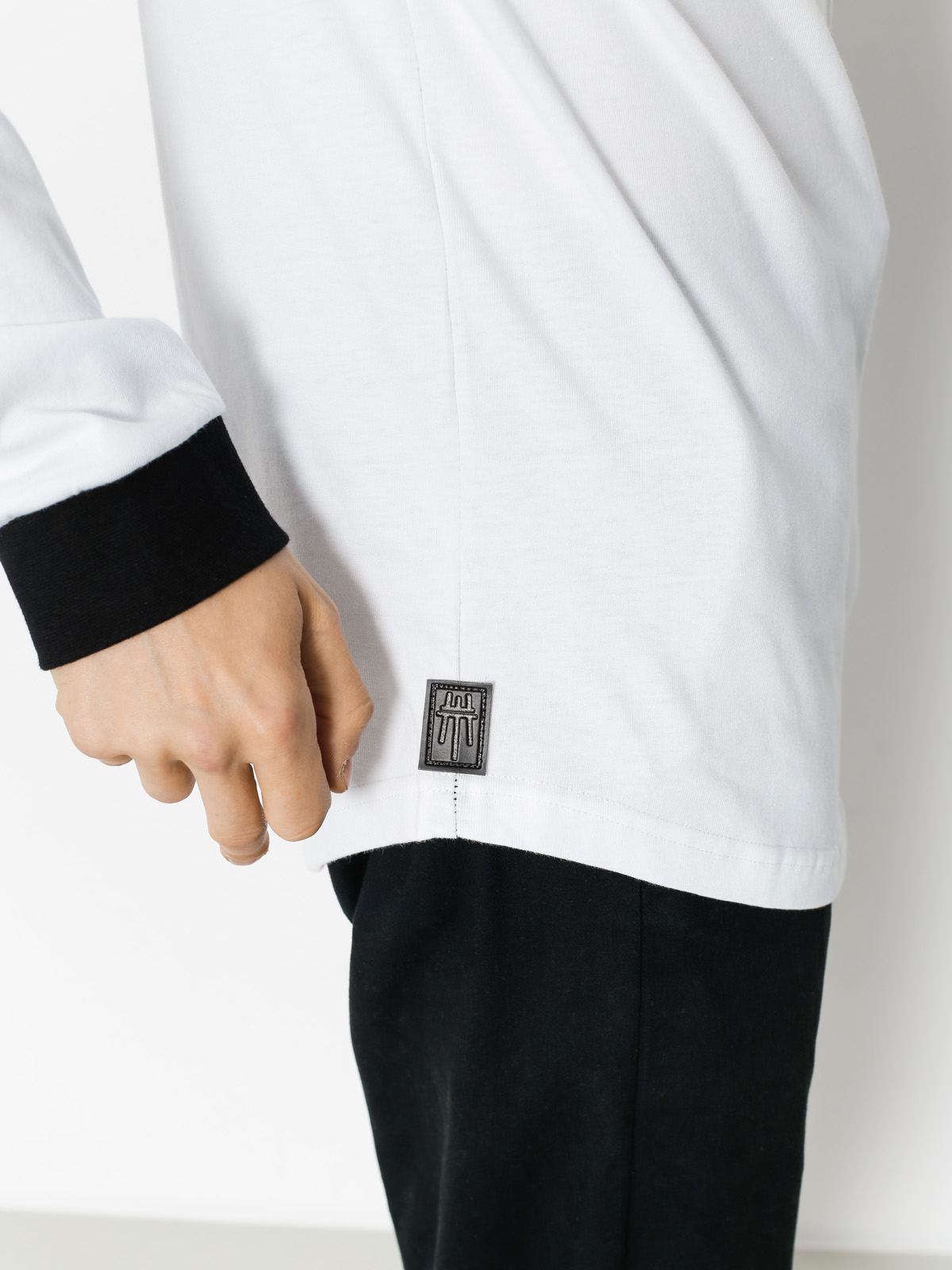 Majesty Longsleeve Bear (black/white)