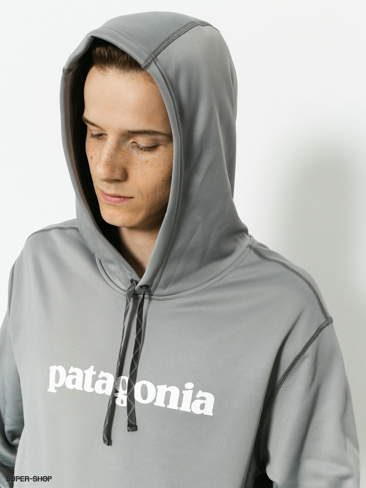https://static.super-shop.com/948655-patagonia-hoodie-text-logo-polycycle-hd-feather-grey-w-white.jpg?w=1920