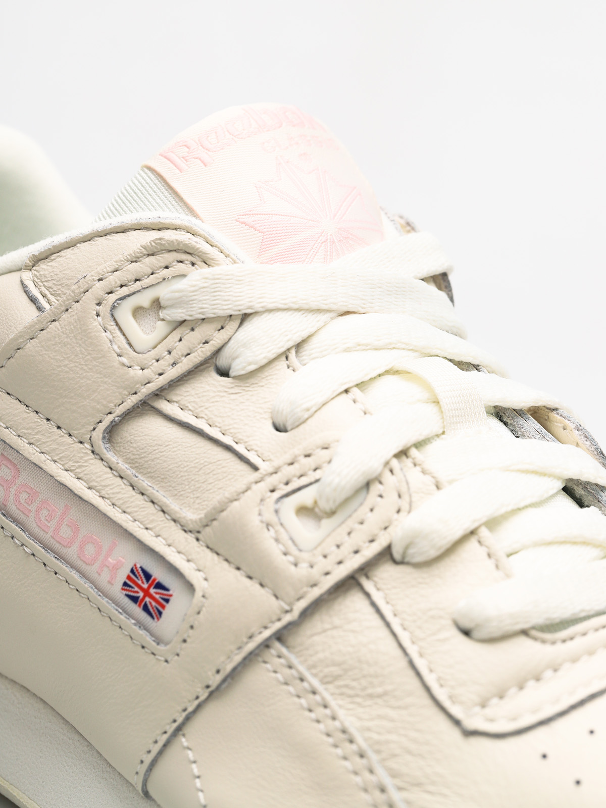 Reebok Shoes Workout Lo Plus Wmn (vintage white/practical pink)