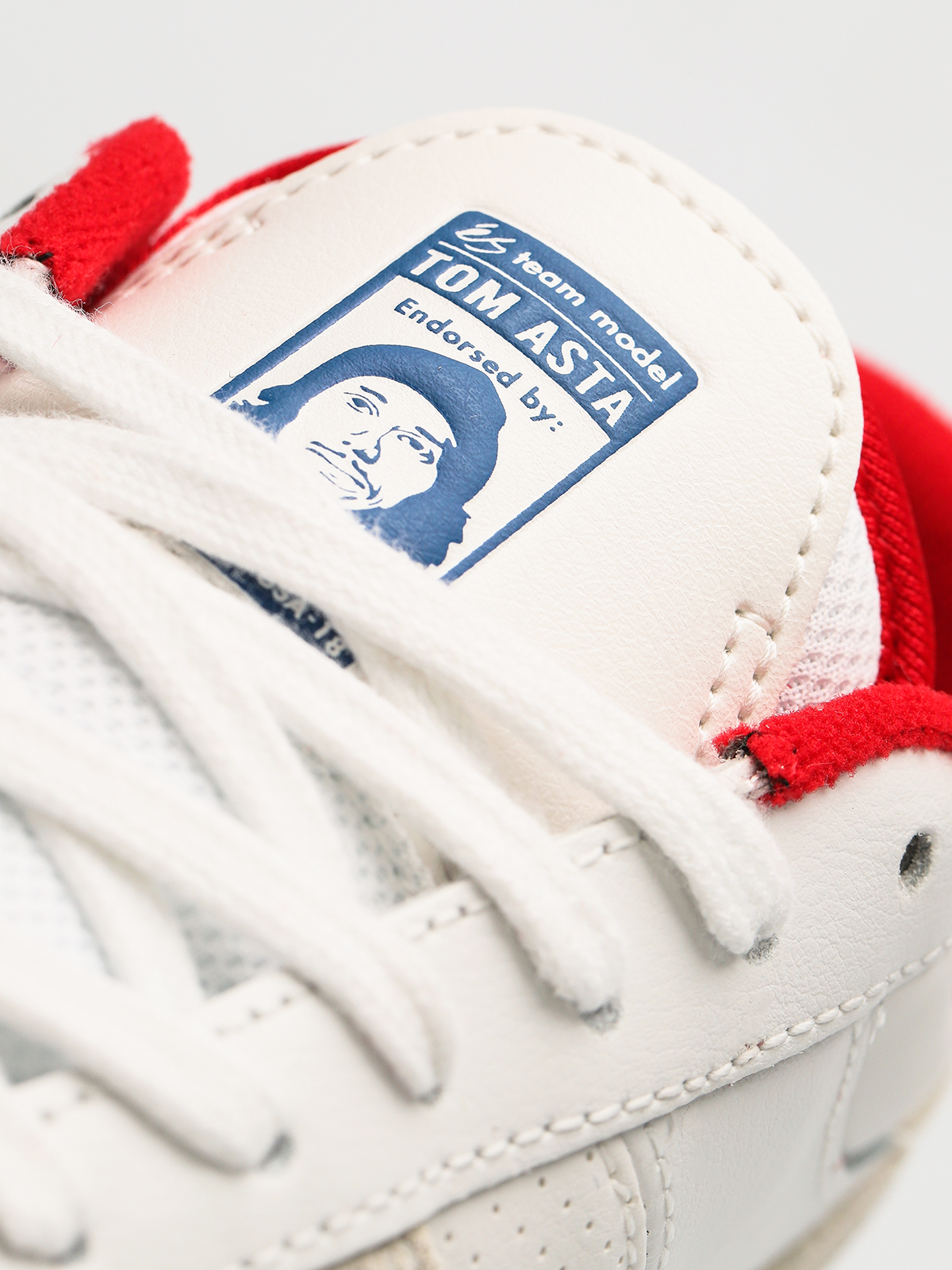 Es Shoes Contract (white)