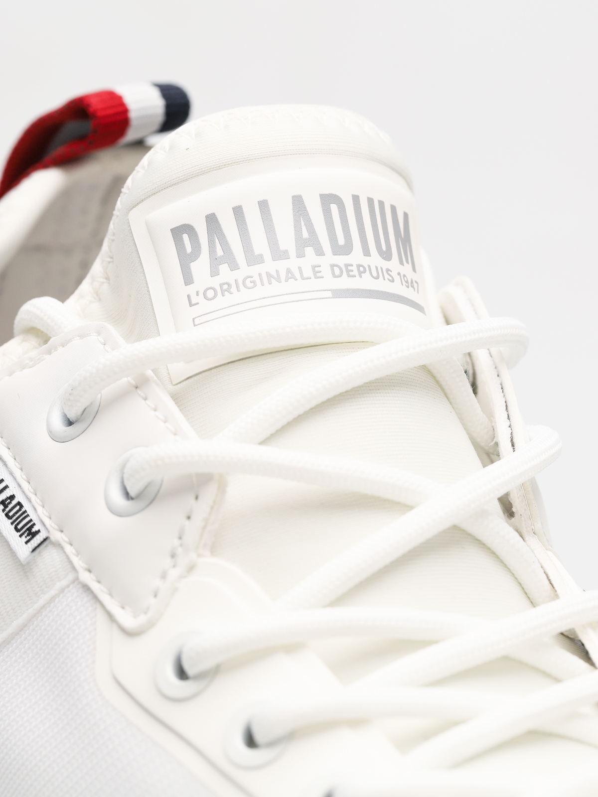 Palladium Shoes Ax_Eon Army Runner Amphibian (star white/white)