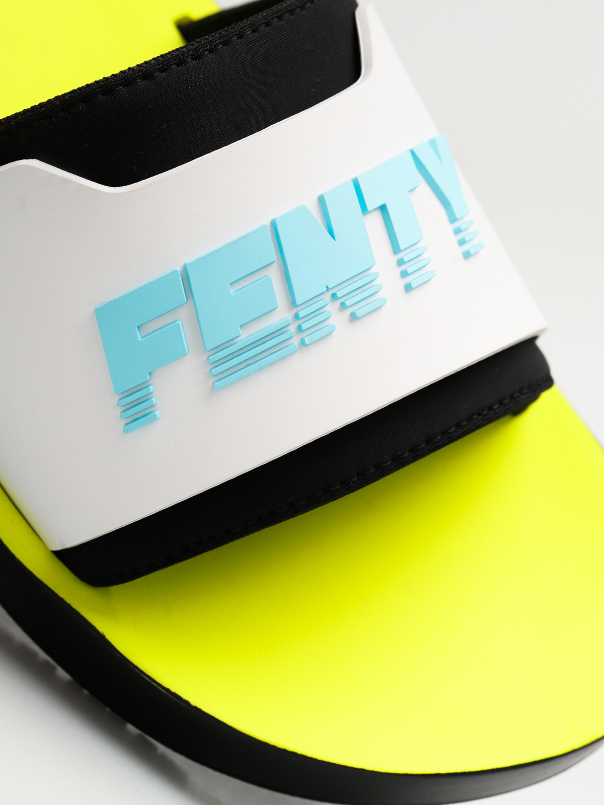 Puma Flip Flops Fenty Surf Slide Wmn (puma black/white/yellow)