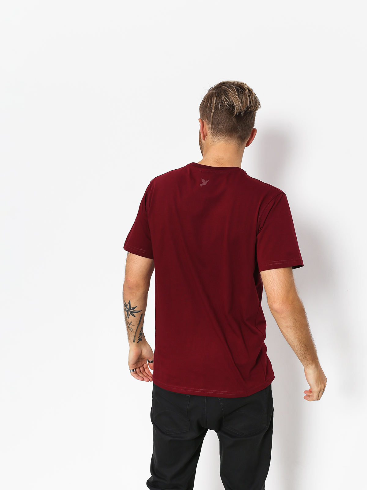 Nervous T-shirt Classic (maroon)