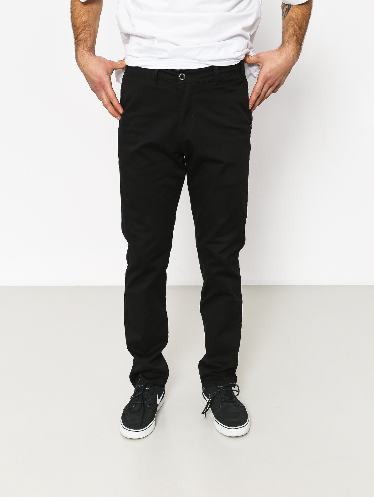 Malita Pants Chino Low Stride (black)