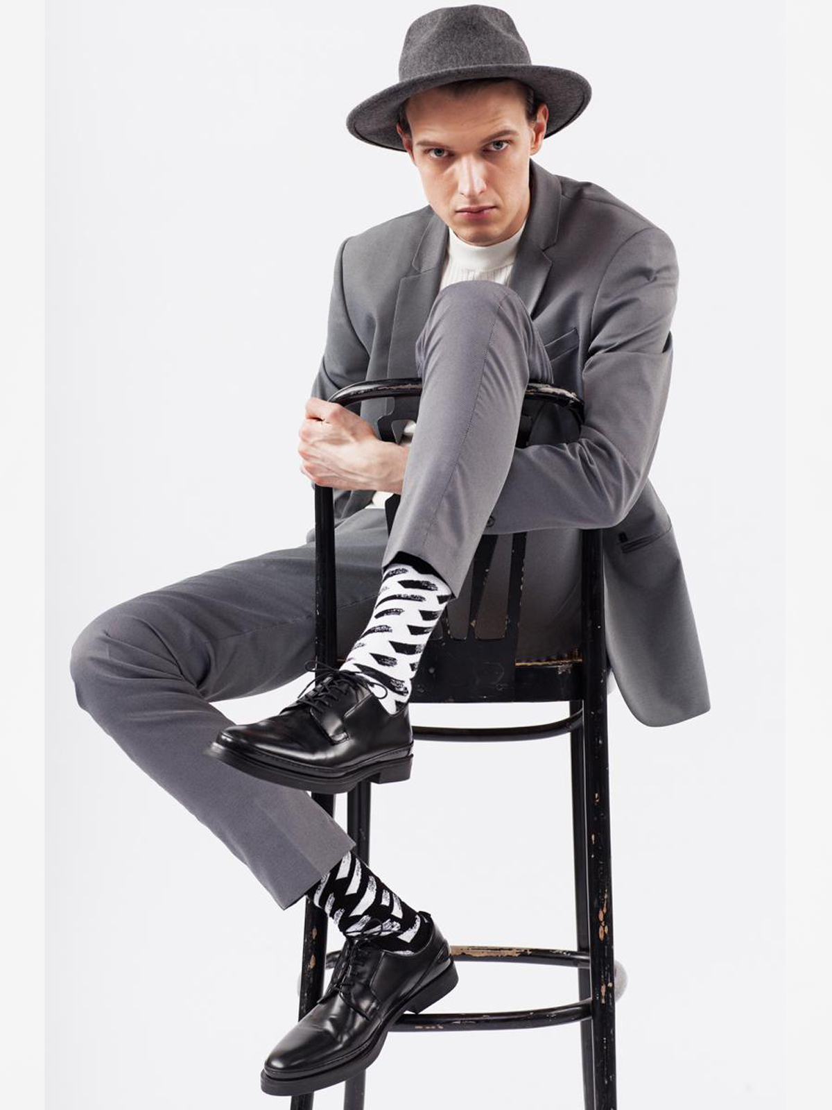 Many Mornings Socks Brush Strokes (black/white)